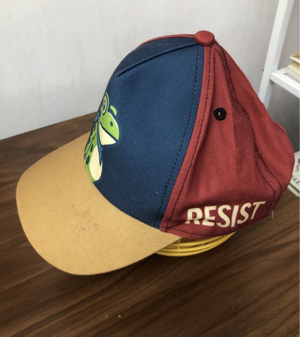 Portland Frog Vintage Hat (Category: Luxury Accessories) located in Cavite. Submitted by surplus_atbp (Listing ID 1463179228, Image 2). Description: .