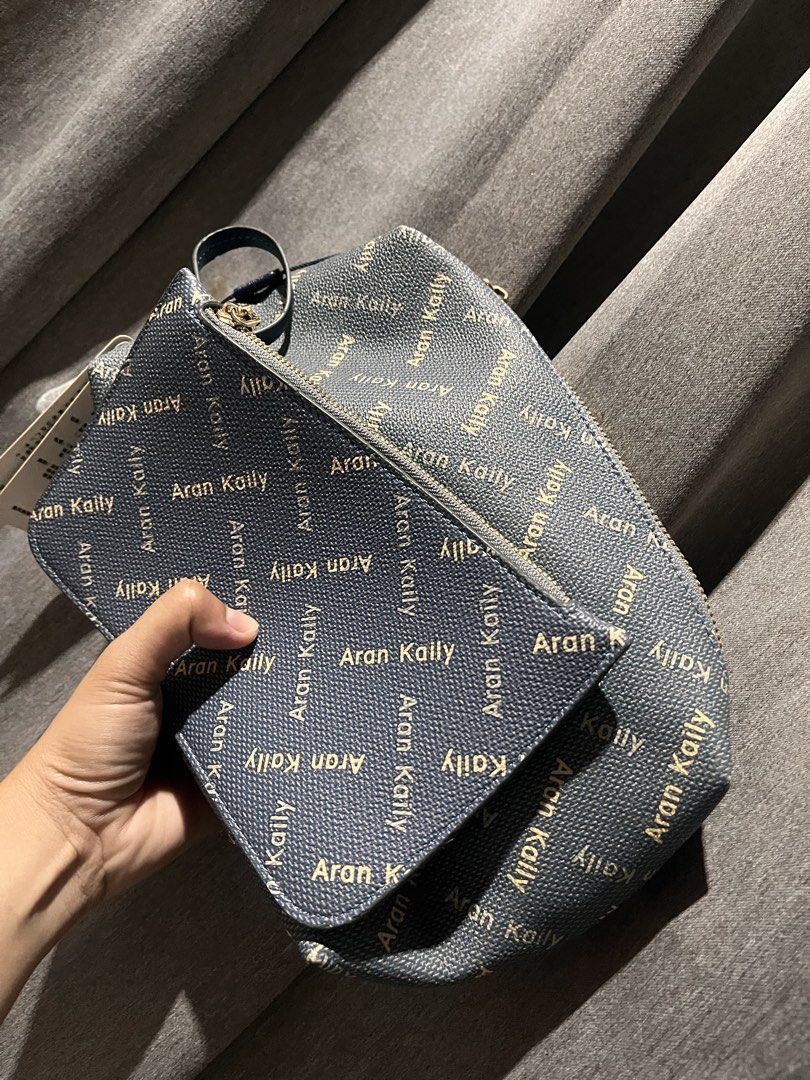 Pouch and wristlet (Category: Purses & Pouches) located in San Jacinto. Submitted by kellysthrift_ (Listing ID 1463324999, Image 2). Description: Set pouch and wristlet .