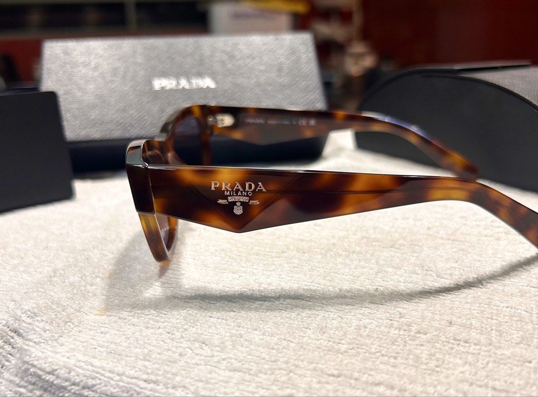 Pràda Classic Tortoise with Grey Lenses (Category: Sunglasses & Eyewear) located in Quezon City. Submitted by jaypee.abergas (Listing ID 1463185006, Image 3). Description: Pràda Classic Tortoise with Grey Lenses Seldom used Unisex Bought for 30k 20k asking Dm .