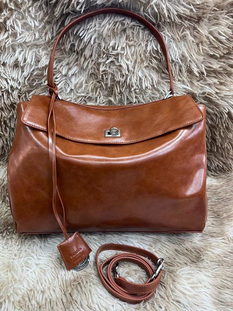 Preloved Balenciaga Rodeo Medium (Category: Luxury Bags & Wallets) located in Manila. Submitted by bagsandmanymanymore1 (Listing ID 1458110655, Image 1). Description: Preloved Balenciaga Rodeo Size 35cm Rank SA Made in Italy Japan source🇯🇵 Please read before you order 👉🏻❗️Payment first before shipping ❗️Cut off time of payment 11am sameday delivery ❗️NO MEET UP / NO PICK UP ❗️ORDER CANNOT BE CANCELLED ❗️PLEASE DON’T BUY IF YOU ARE IN DOUBT ❗️