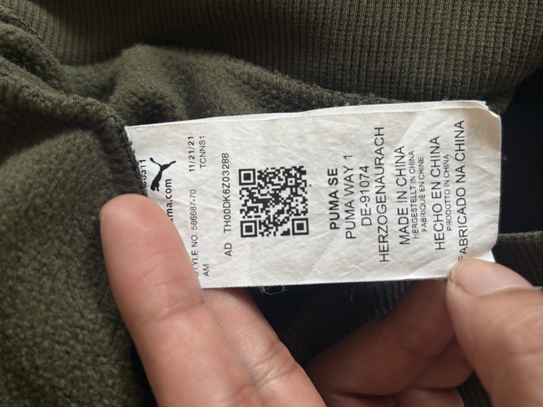 PRE-LOVED BRANDED HOODIE (Category: Coats, Jackets and Outerwear) located in Ozamiz City. Submitted by saitofinds (Listing ID 1463263399, Image 3). Description: PRE-LOVED HOODIES🤩 All are negotiable Condition 9/10 Add sf Pm for inquiries📩 📍Ozamiz City.