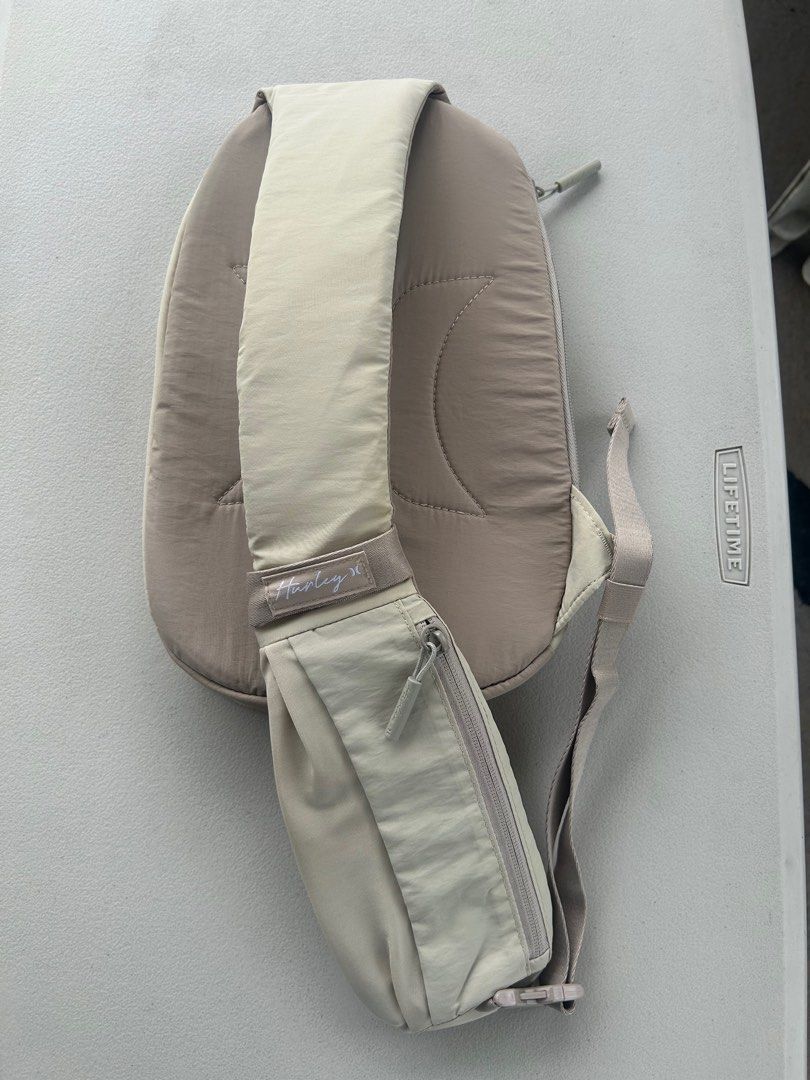Preloved Hurley crossbody bag (Category: Cross-body Bags) located in Imus. Submitted by ms_hoarder (Listing ID 1463169538, Image 2). Description: .