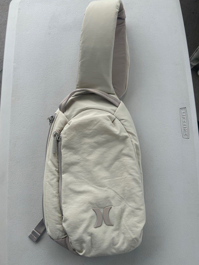 Preloved Hurley crossbody bag (Category: Cross-body Bags) located in Imus. Submitted by ms_hoarder (Listing ID 1463169538, Image 1). Description: .