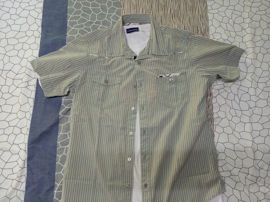 Pre-loved Lee men's short-sleeve button-down polo (Category: Tshirts & Polo Shirts ) located in Manila. Submitted by wendisdell (Listing ID 1463204168, Image 1). Description: ‼️ Disclaimer ‼️ The white t-shirt inside the polo is not included MOP - Gcash/Cash (for meet-up only) ‎MOD - J&T Express, Lala move, Meet-up .