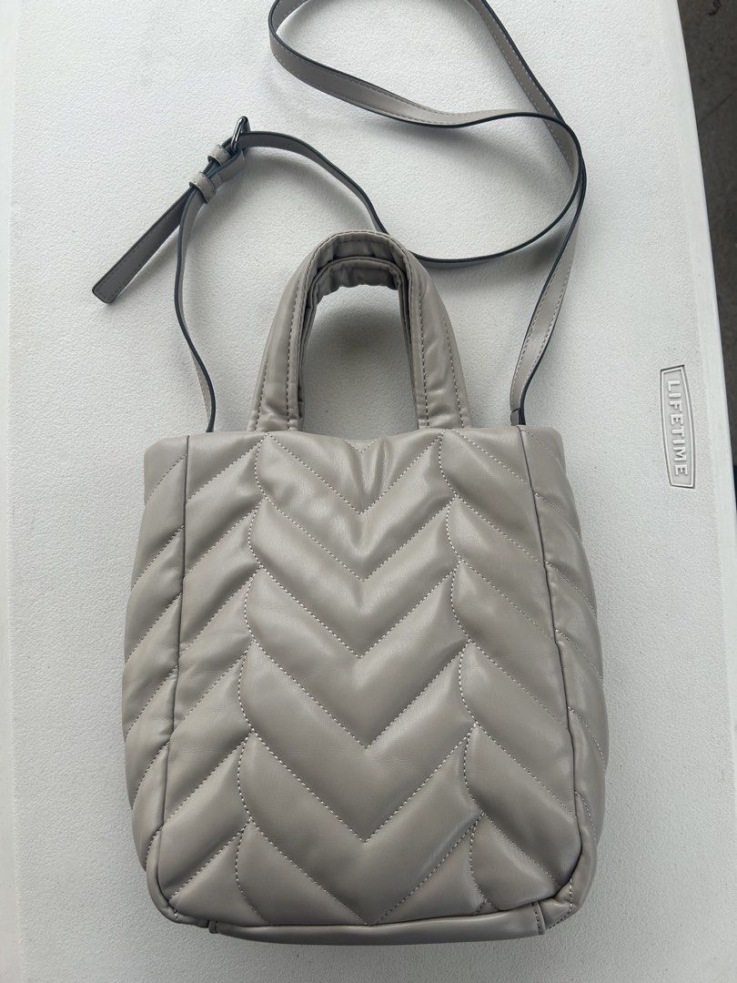 Preloved Simply Vera Wang crossbody bag (Category: Cross-body Bags) located in Imus. Submitted by ms_hoarder (Listing ID 1463168039, Image 2). Description: height 10 inches width 8 inches thick 4 inches.