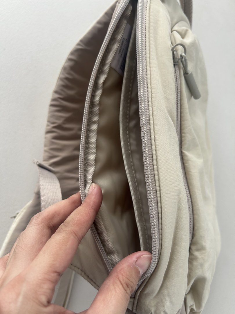 Preloved Simply Vera Wang crossbody bag (Category: Cross-body Bags) located in Imus. Submitted by ms_hoarder (Listing ID 1463168039, Image 3). Description: height 10 inches width 8 inches thick 4 inches.