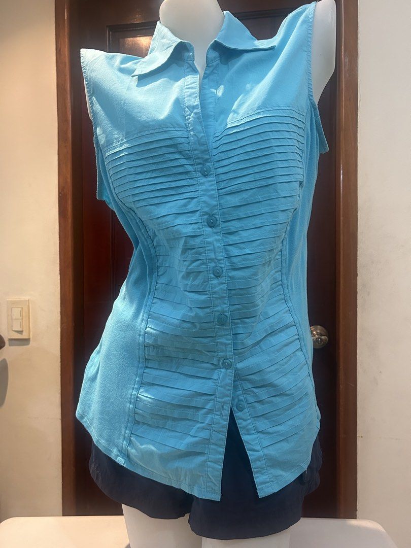 Preloved Sleeveless Top XL (Category: Sleeveless) located in Imus. Submitted by ms_hoarder (Listing ID 1463315451, Image 2). Description: 40 x 25 inches Fabric on sides are stretchy.