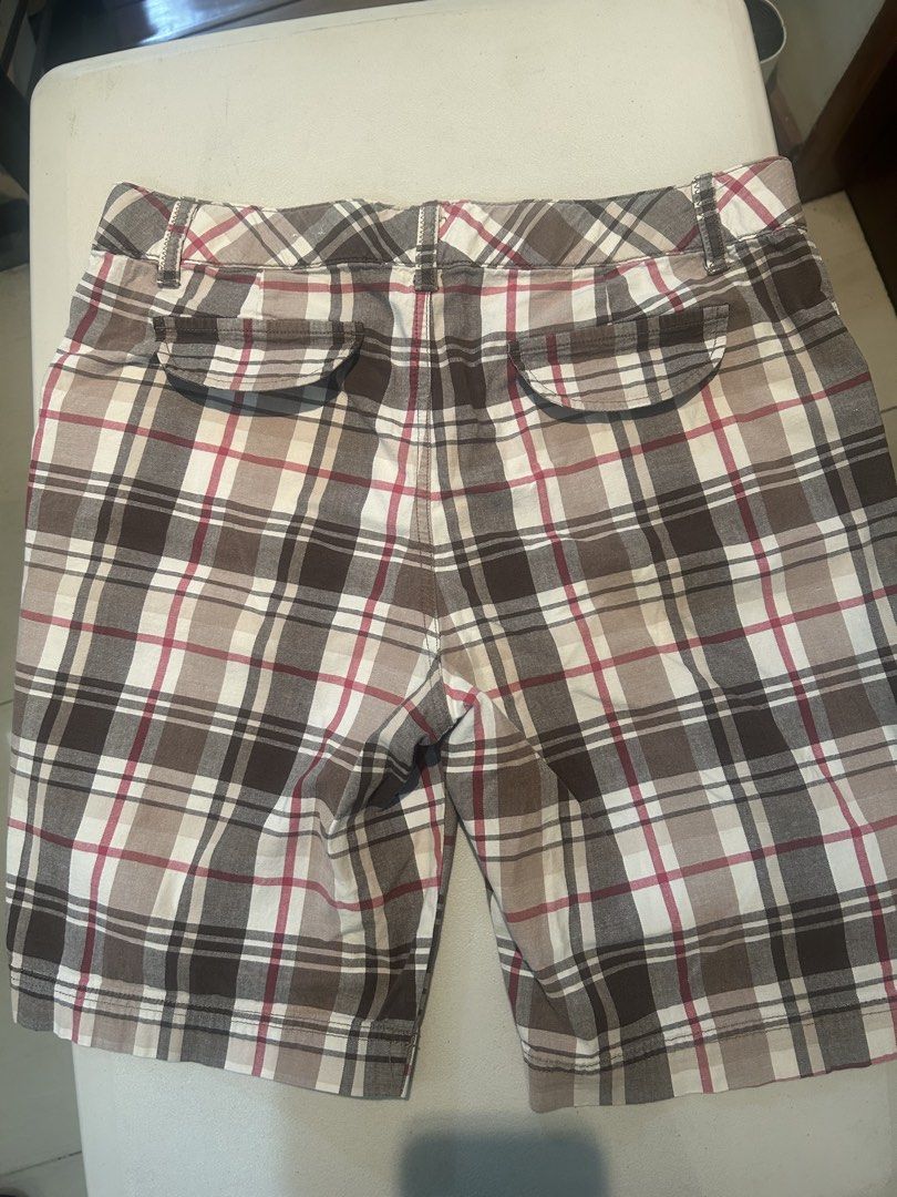 Preloved Women’s shorts Large (Category: Shorts) located in Imus. Submitted by ms_hoarder (Listing ID 1463316110, Image 2). Description: Size US 14 on tag but best fits size US 12. Waist 34 inches, length 19 inches.