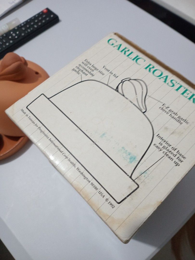 Progressive Terra Cotta Garlic Roaster (Category: Bakeware) located in Marikina City. Submitted by joyful.finds (Listing ID 1463126684, Image 3). Description: - Progressive Terra Cotta Garlic Roaster - Extra Large Size - Ideal for roasting garlic and onions - Can fit elephant garlic - Includes original box - Perfect for your kitchen!.