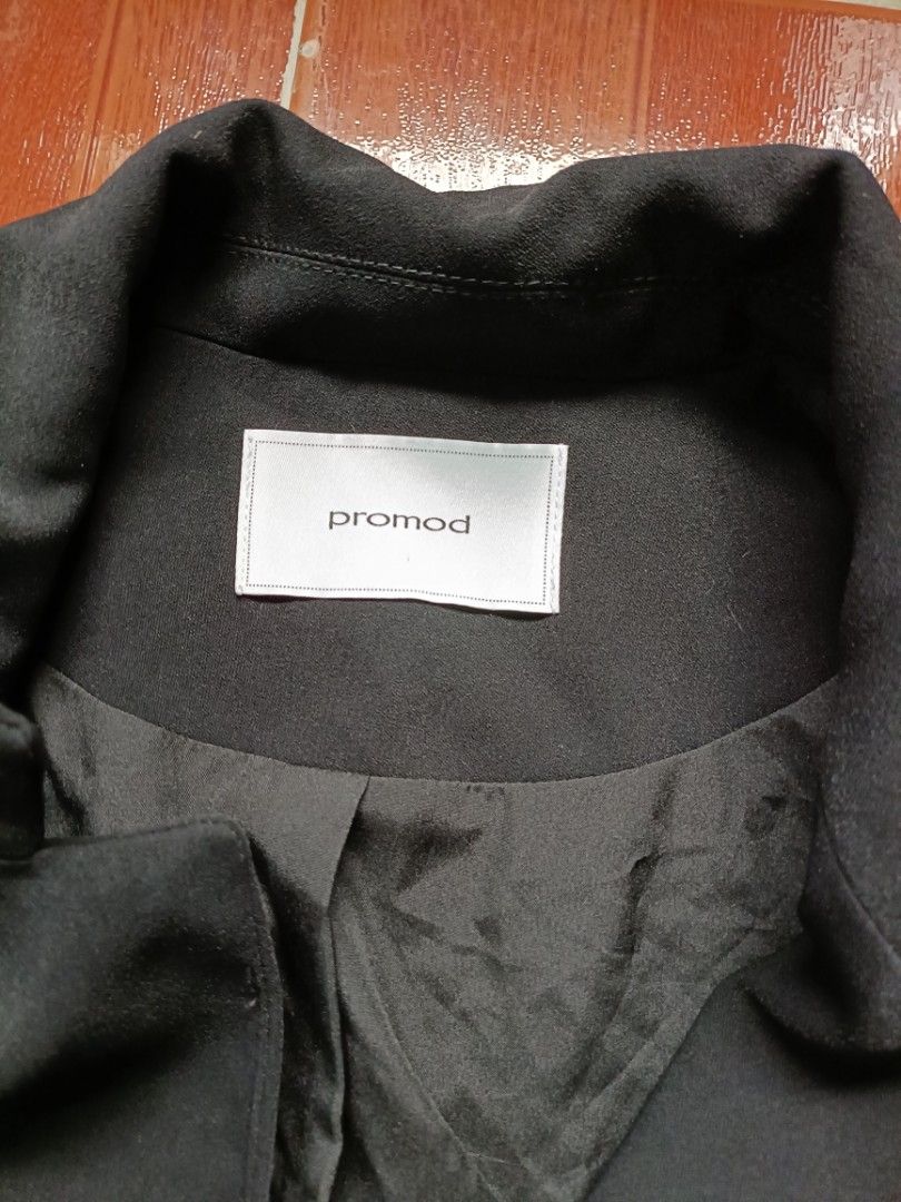 Promod Blazer (Category: Coats, Jackets and Outerwear) located in Las Pinas. Submitted by bckhood_kicks_apparel (Listing ID 1463252214, Image 3). Description: Promod Blazer 📍Size: Fit in medium 📍Condition: Good Condition 📍Length: 28cm Width: 19cm 📍Color Rate: 8.5 📍Issue: None 300PHP 💵 DM ME 📩.