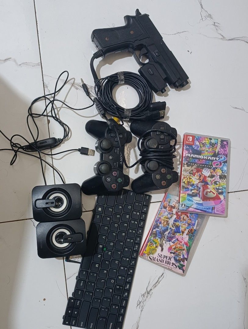 PS2/PS3 Controllers, Switch Game Cases, T440p Keyboard, Speakers, Gun controller (Category: Controllers) located in Naga. Submitted by brightsideofthemoon (Listing ID 1463139118, Image 1). Description: take all. fixed price. t440p keyboard untested found with parts bundle. controllers working. speakers working. Cases only..