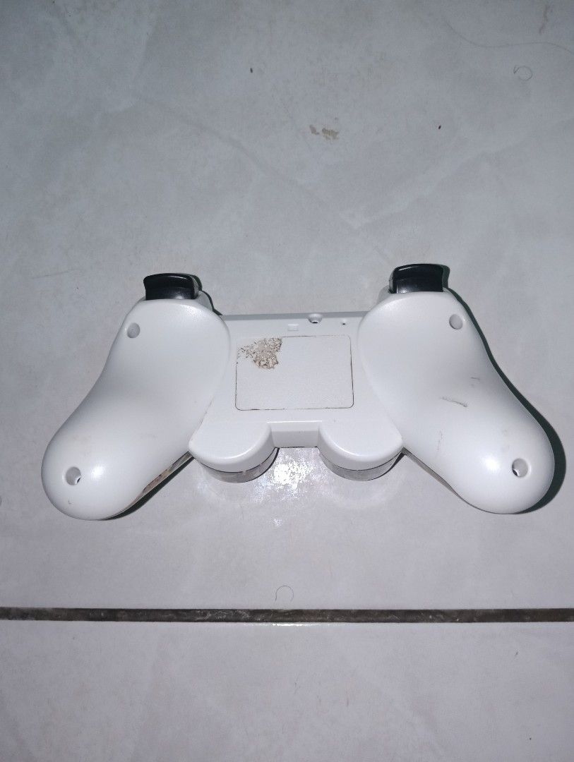 Ps3 oem controller (Category: Controllers) located in Kuala Lumpur. Submitted by m4r88 (Listing ID 1463130321, Image 2). Description: ps3 oem controller condition lightly used button semua ok jauh bole pos.