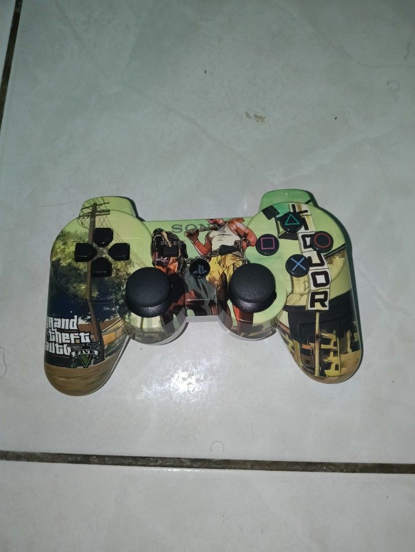 Ps3 oem controller (Category: Controllers) located in Kuala Lumpur. Submitted by m4r88 (Listing ID 1463130321, Image 1). Description: ps3 oem controller condition lightly used button semua ok jauh bole pos.