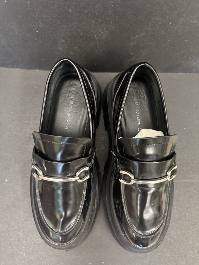Pull & Bear （分類：Loafers）位於 Hong Kong。 由 superfun888 提交（商品編號 1463235735，圖片 6）。簡介： Pull & Bear Size 38 快要優先。