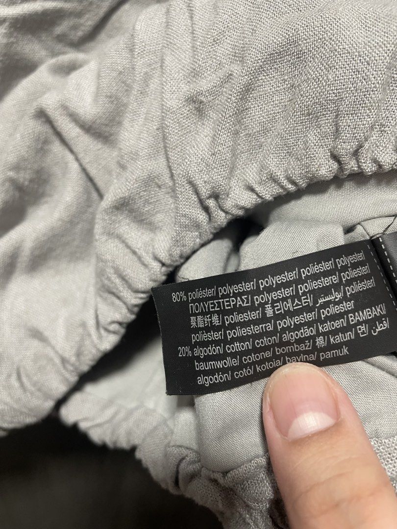 Pull & Bear Grey Bomber Jacket Size M (Category: Coats, Jackets and Outerwear) located in Makati City. Submitted by cm_preloved (Listing ID 1463255415, Image 3). Description: - Grey bomber jacket from Pull & Bear - Zip-up front - Elasticated hem and cuffs - Made from a polyester and cotton blend - oversized fit.