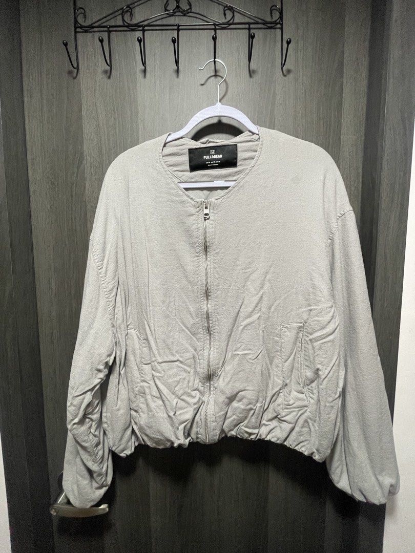 Pull & Bear Grey Bomber Jacket Size M (Category: Coats, Jackets and Outerwear) located in Makati City. Submitted by cm_preloved (Listing ID 1463255415, Image 1). Description: - Grey bomber jacket from Pull & Bear - Zip-up front - Elasticated hem and cuffs - Made from a polyester and cotton blend - oversized fit.