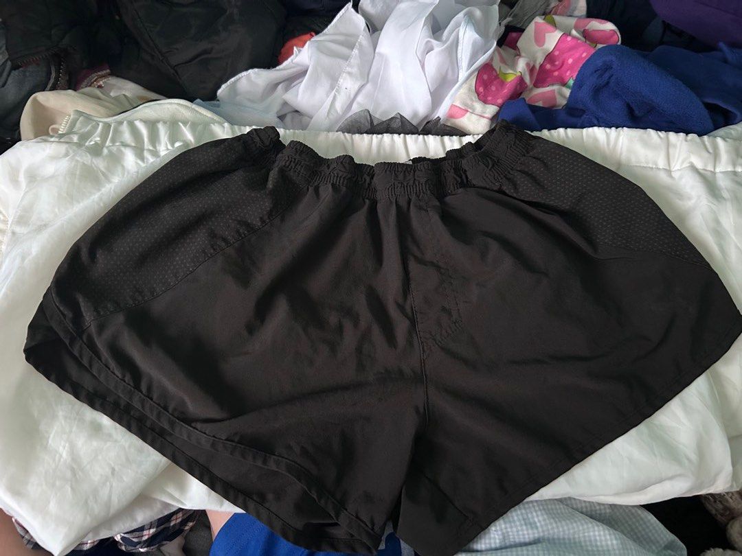 Puma Black RUNNING SHORTS (Category: Activewear) located in Manila. Submitted by lovely.453 (Listing ID 1463220345, Image 1). Description: - Black Puma athletic shorts maganda pang jogging may panty sa loob ng shorts super ganda no issuee - Elastic waistband with drawstring - Small textured pattern on the sides - Ideal for running or workouts - Comfortable and lightweight design.