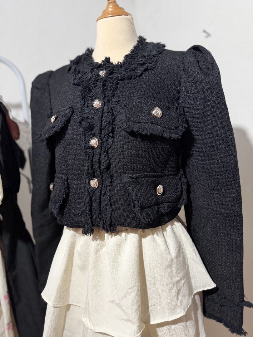 Pure Tweed Blazer (Thick) (Category: Coats, Jackets and Outerwear) located in Manila. Submitted by micahgn_.943 (Listing ID 1463229088, Image 2). Description: Condition : Good as new Small - Medium.