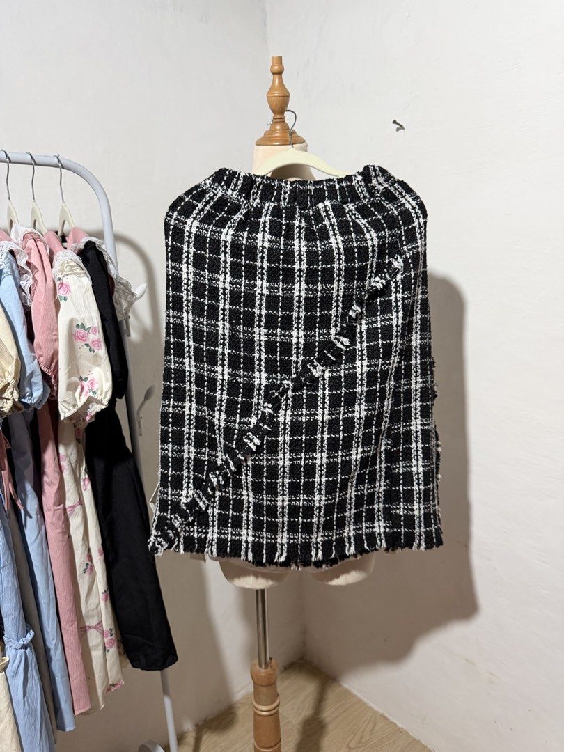 Pure Tweed Skirt (Category: Skirts) located in Manila. Submitted by micahgn_.943 (Listing ID 1463229861, Image 1). Description: Condition : Good as new 24-28 inch waist 23 inch length.