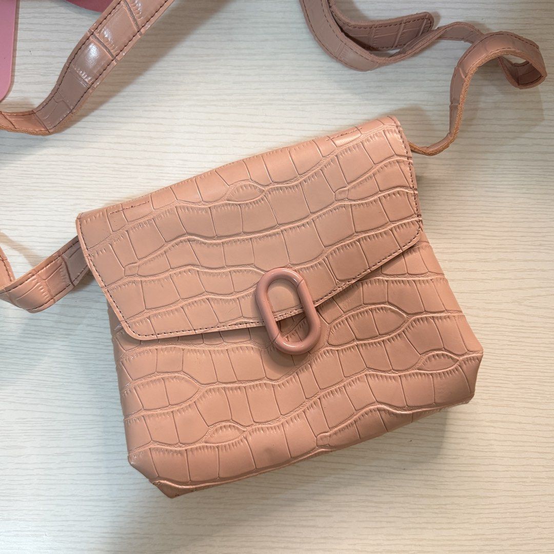 Purse Shoulder Bag (Category: Shoulder Bags) located in Cavite. Submitted by nezaph (Listing ID 1463158003, Image 1). Description: .