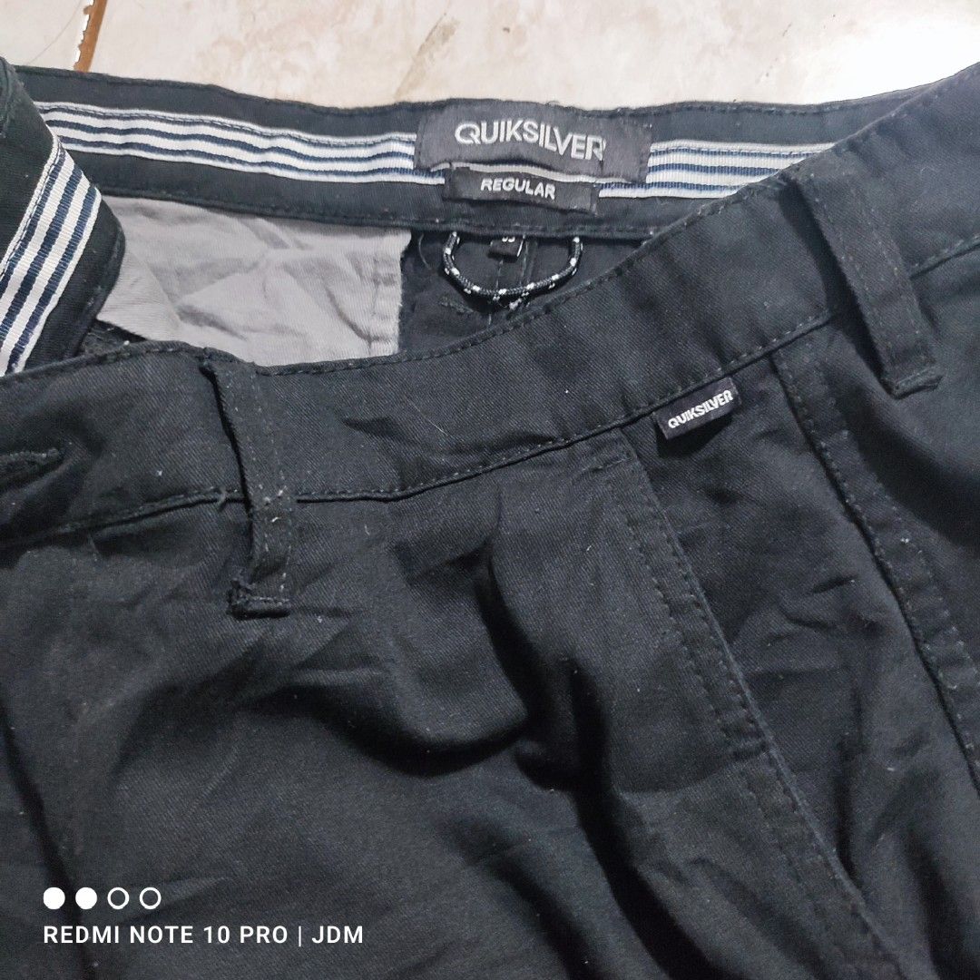 Quick Silver Shorts (Category: Shorts) located in Antipolo. Submitted by klashnikov (Listing ID 1463181033, Image 2). Description: black Quiksilver regular fit shorts or pants featuring a branded waistband label and striped inner lining detail. Size:Large Dimes:34x20.5 Tags:complete Condition: Very Good Honest issue:used Payment option:Bank transfer,gcash,cash ₱300 only Pwede videocall for legitimacy Pwede pickup sa aking munting garahe waze (JDM