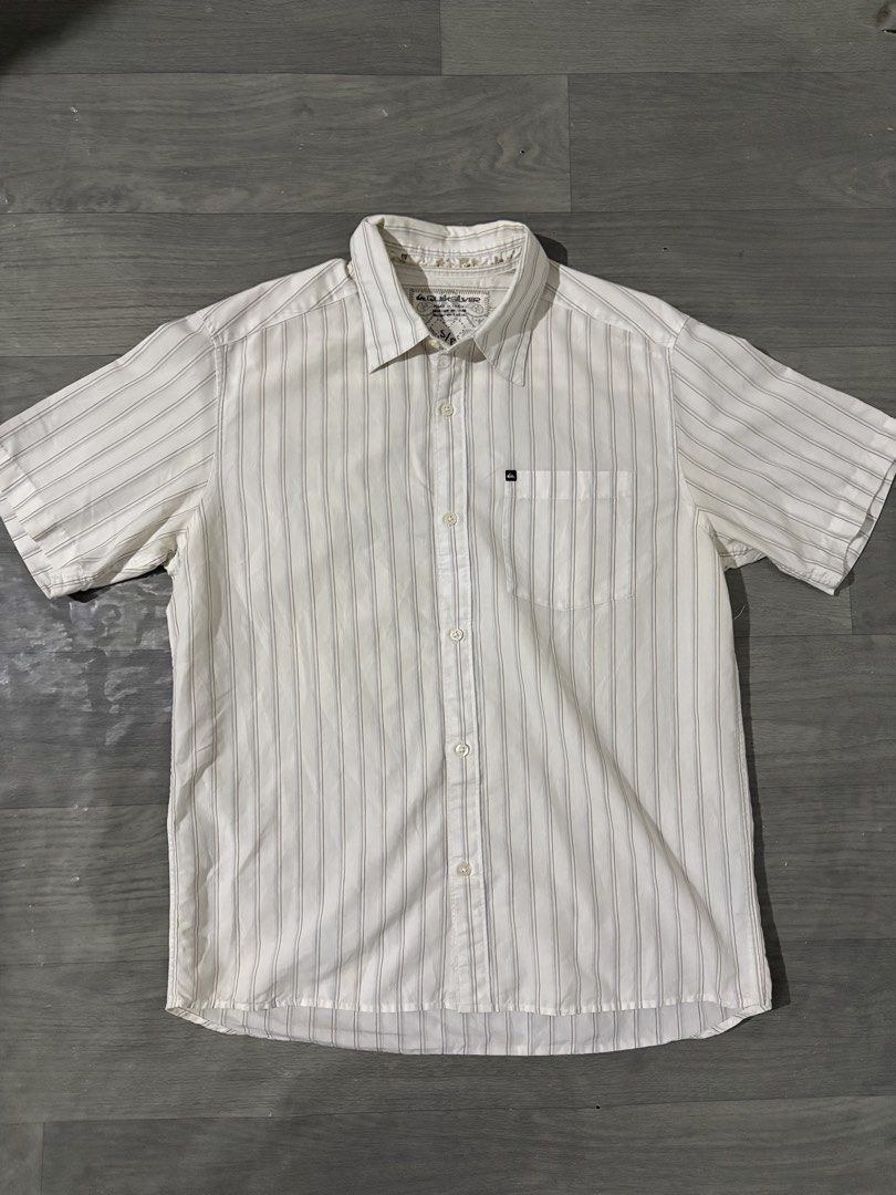 Quicksilver button up polo (Category: Tshirts & Polo Shirts ) located in Manila. Submitted by macabuagjo26513 (Listing ID 1463224483, Image 1). Description: Quicksilver button up polo ❕Good condition ❕Size small on tag, fits small to medium ❕No issue.