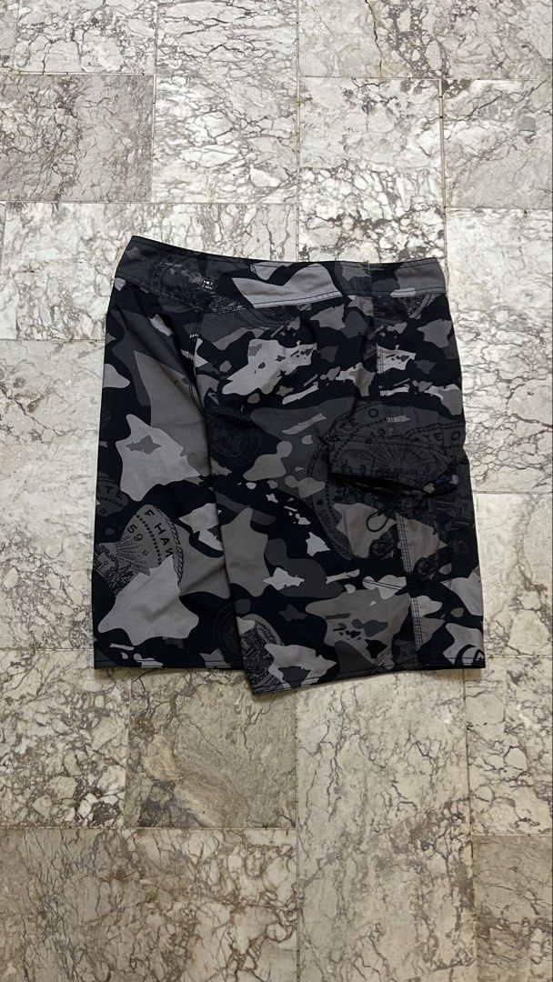 Quiksilver camou (Category: Swim Trunks & Board Shorts) located in Manila. Submitted by deadasswavy (Listing ID 1463179545, Image 3). Description: Dimension by inch 32/ 20.5 leg hole - 11.