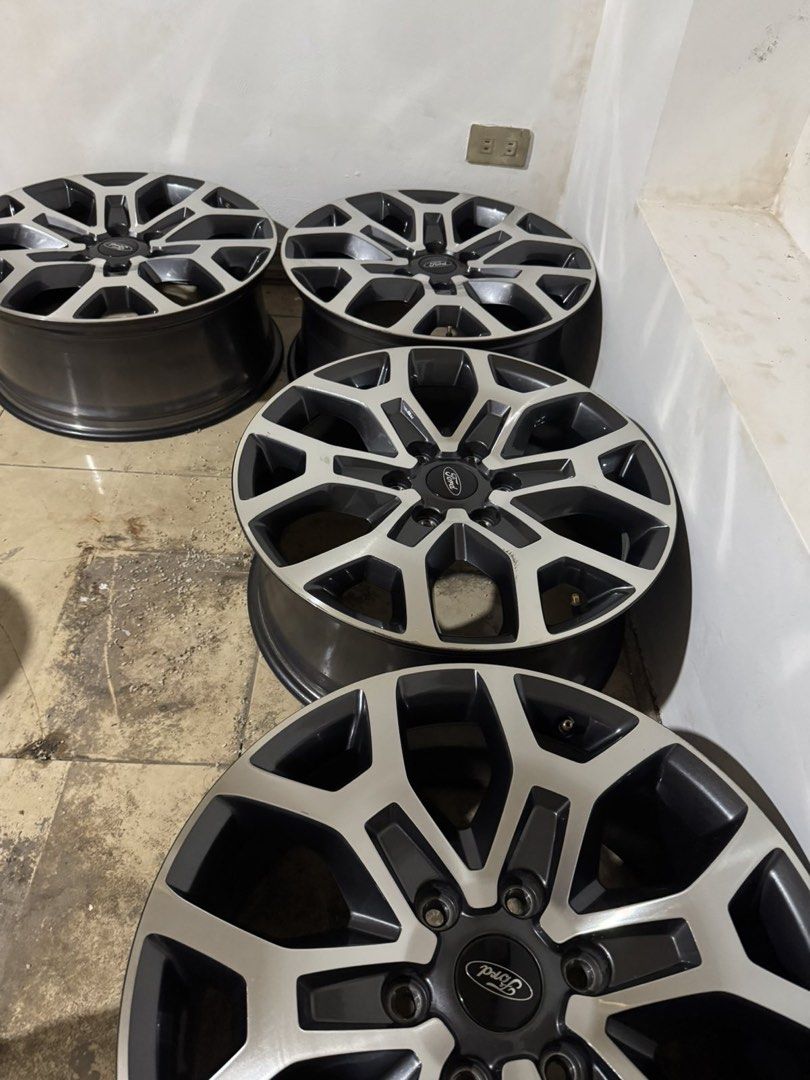 R20 2025 Everest mags (Category: Mags and Tires) located in Quezon City. Submitted by raner.kennel (Listing ID 1463216255, Image 2). Description: 2025 FORD Everest rim20 mags. Fresh na fresh. No scratches or bingkong. Scout Chuatoco, Quezon City viewing. 0917 8971949 faster response..