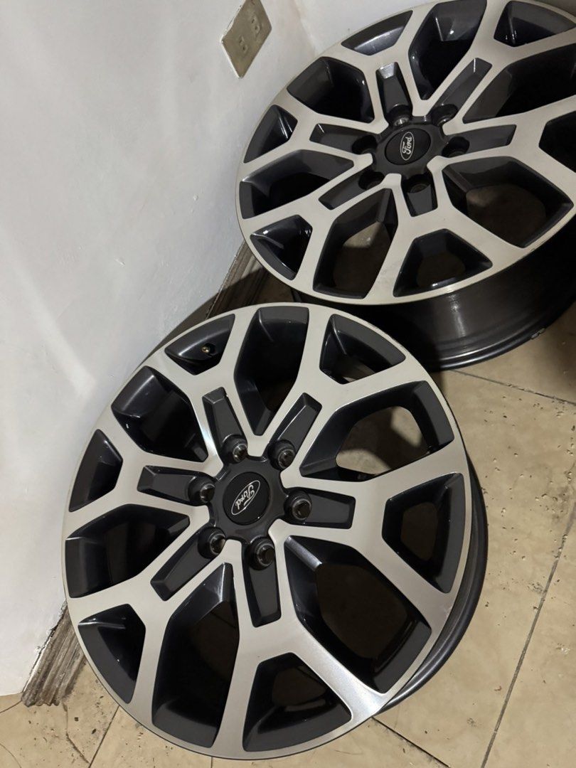 R20 2025 Everest mags (Category: Mags and Tires) located in Quezon City. Submitted by raner.kennel (Listing ID 1463216255, Image 1). Description: 2025 FORD Everest rim20 mags. Fresh na fresh. No scratches or bingkong. Scout Chuatoco, Quezon City viewing. 0917 8971949 faster response..