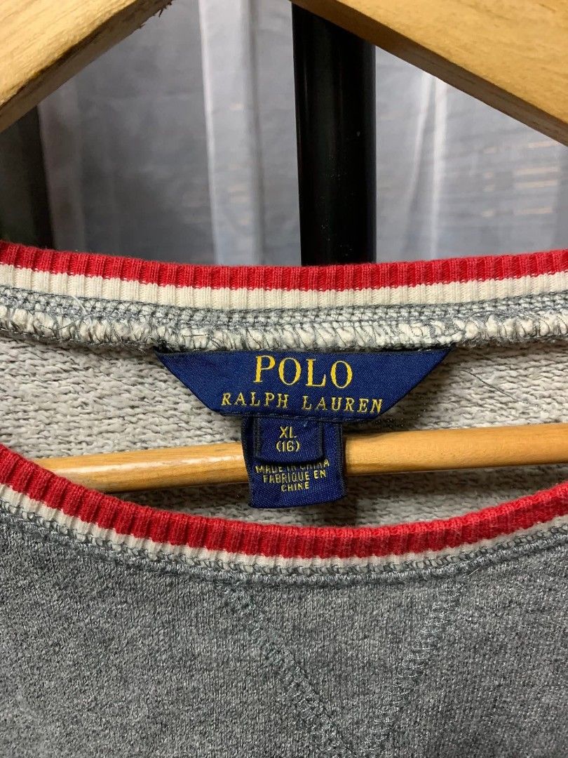 Ralph Lauren (Category: Coats, Jackets and Outerwear) located in Lianga. Submitted by legitseller12345678 (Listing ID 1463165724, Image 3). Description: Ralph Lauren Crewneck (Women)📌 Excellent Medium Dimes Solid Mine 250 plus sf.