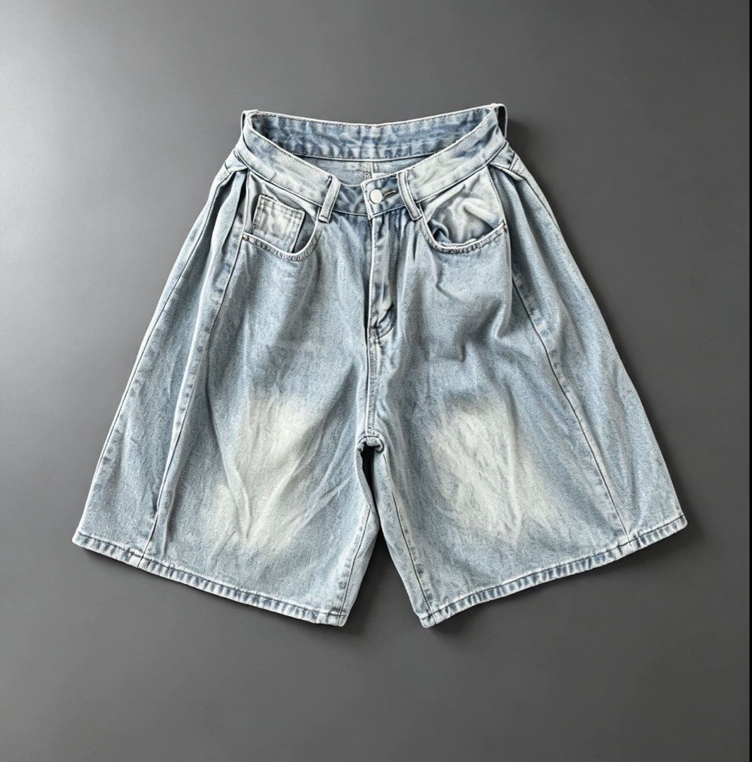 Random baggy jorts (Category: Shorts) located in Manila. Submitted by lardo.599 (Listing ID 1463205547, Image 1). Description: Issue❌ W-26 L-23 LO-15.