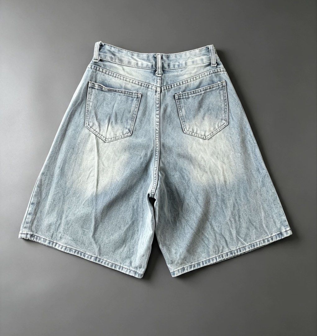 Random baggy jorts (Category: Shorts) located in Manila. Submitted by lardo.599 (Listing ID 1463205547, Image 2). Description: Issue❌ W-26 L-23 LO-15.
