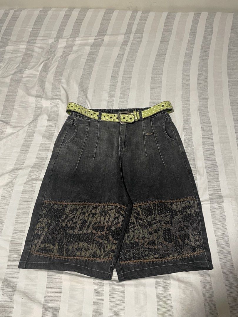 Random Vintage Jorts (Category: Shorts) located in Bacolod City. Submitted by claiiyy (Listing ID 1463241709, Image 1). Description: W - 28 L - 27 H - 13 LONG JORTS DM FOR MORE INFO/DETAILS.