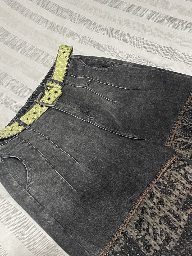 Random Vintage Jorts (Category: Shorts) located in Bacolod City. Submitted by claiiyy (Listing ID 1463241709, Image 3). Description: W - 28 L - 27 H - 13 LONG JORTS DM FOR MORE INFO/DETAILS.