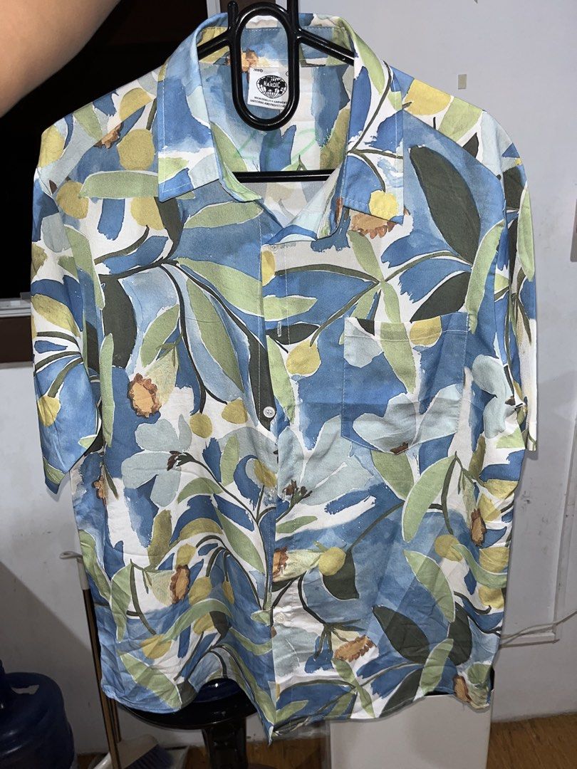 Rardic Floral polo (Category: Tshirts & Polo Shirts ) located in Cebu City. Submitted by kazuruma0312381 (Listing ID 1463281697, Image 2). Description: BOXY 22-27.