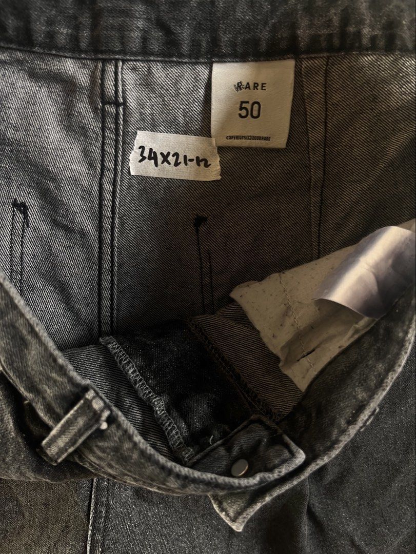 Rare (Category: Shorts) located in Manila. Submitted by lardo.599 (Listing ID 1463202035, Image 3). Description: Issue❌ W-34 L-21 LO-12.