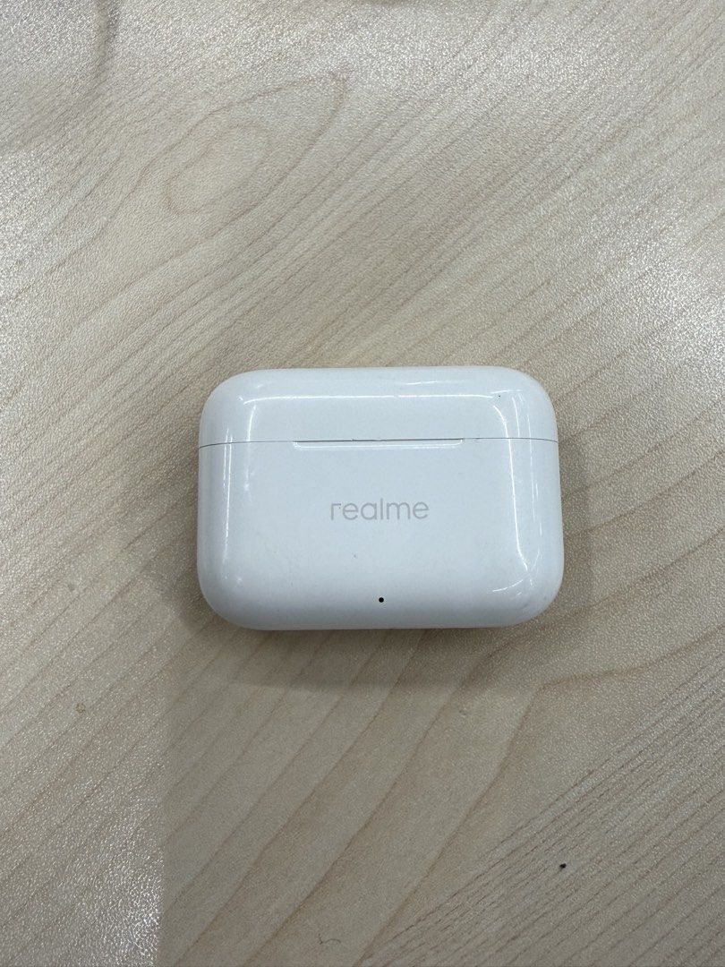 realme Earphones (Category: Earphones) located in San Juan City. Submitted by angelinego (Listing ID 1463176114, Image 1). Description: Rarely used.