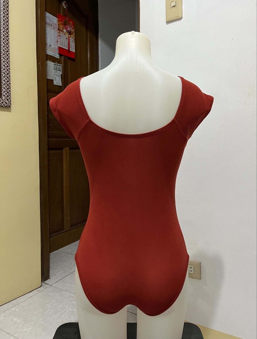 Red Cap Sleeve Scoop Neck Bodysuit (Category: Others Tops) located in Quezon City. Submitted by syayayay (Listing ID 1463130940, Image 2). Description: - Red bodysuit - Cap sleeves - Scoop neckline (front and back) - Stretchy material - Versatile: wear alone or layered - Comfortable to wear .