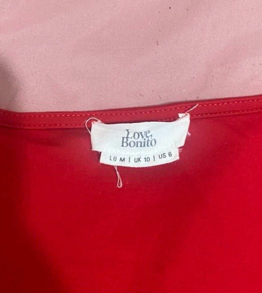 Red Longsleeves Top (Category: Longsleeves) located in Caloocan City. Submitted by bea_d_ (Listing ID 1463183462, Image 3). Description: Selling this Red Long Sleeves Top Brand: Love, Bonito Size: L Sweetheart neckline longsleeves top in size L. Rfs: decluttering Message me for more details.