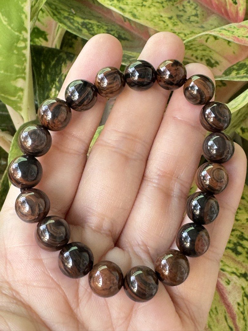 RED OBSIDIAN BRACELET 🍉 B1_JC012 (Category: Bracelets) located in Bulacan. Submitted by selling_low_by_bella_ben (Listing ID 1463273746, Image 1). Description: RED OBSIDIAN 🍉 B1_JC012 🏷️ 380 9-10+ mm bead size 16 cm wrist.