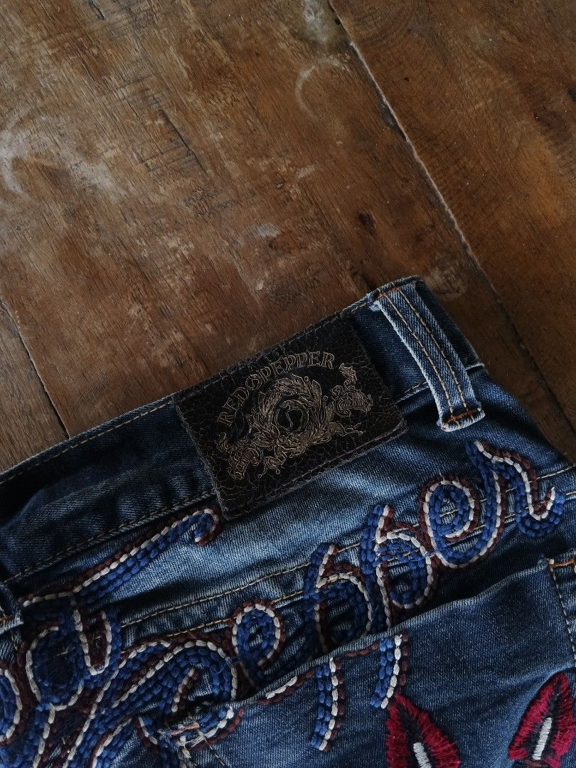 Red Pepper Women's pants (Category: Jeans) located in Manila. Submitted by commonmwear (Listing ID 1463241468, Image 3). Description: •Still in good condition •Sign of usage only •10/10 color rate •42.5 length •9 thigh •7.5 hem •size 29 on tag Dm for more info! .