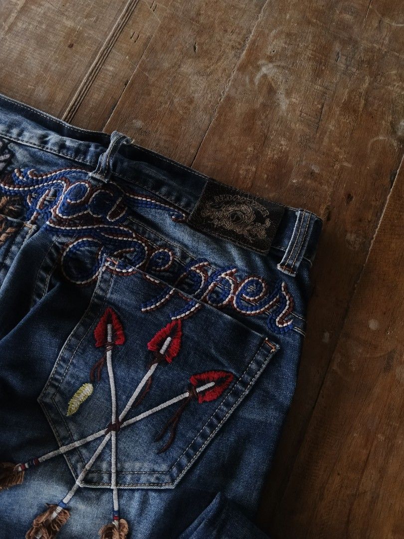 Red Pepper Women's pants (Category: Jeans) located in Manila. Submitted by commonmwear (Listing ID 1463241468, Image 2). Description: •Still in good condition •Sign of usage only •10/10 color rate •42.5 length •9 thigh •7.5 hem •size 29 on tag Dm for more info! .