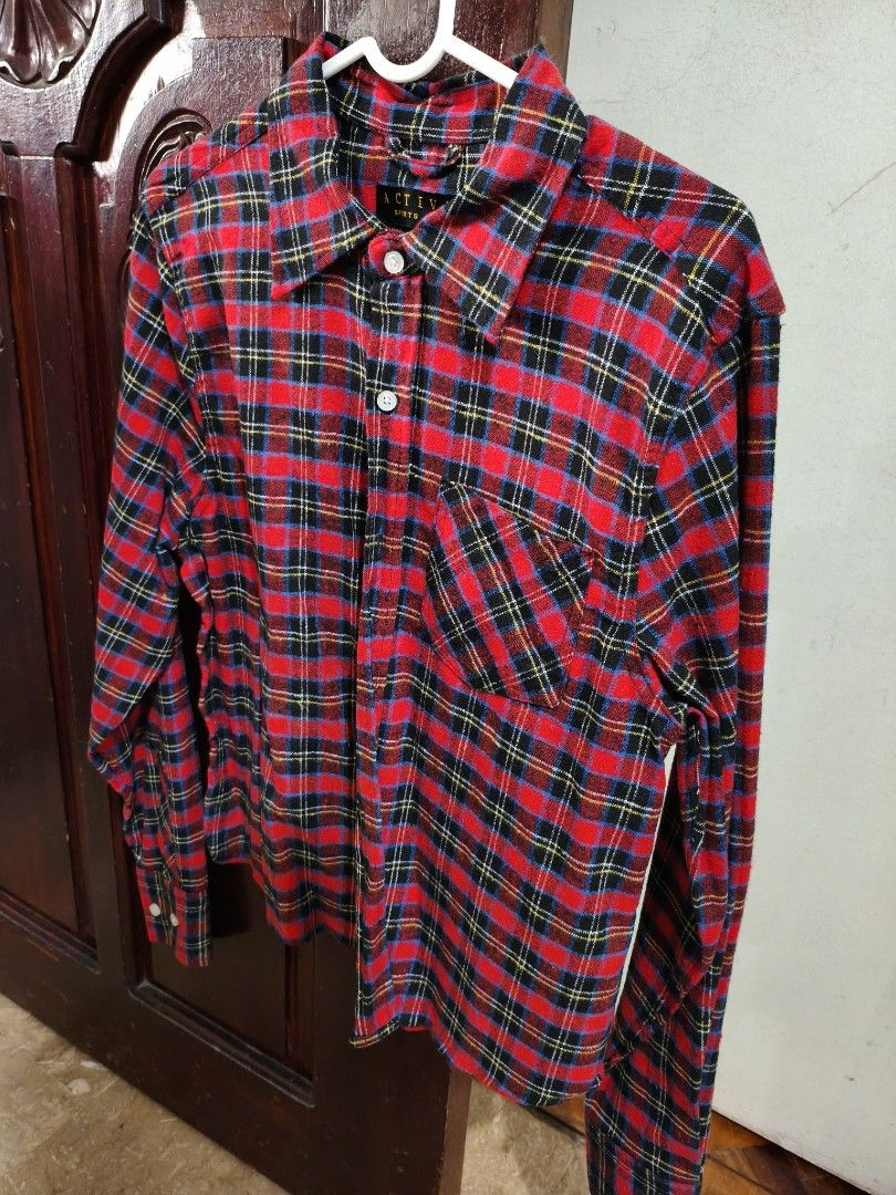 Red Plaid Flannel Shirt (Category: Tshirts & Polo Shirts ) located in Paranaque City. Submitted by leinad333 (Listing ID 1463252162, Image 1). Description: Width: 18 Full Length: 22 Sleeve Length: 24 Unisex good sa mga petite or 5ft person RFS: Decluttering.