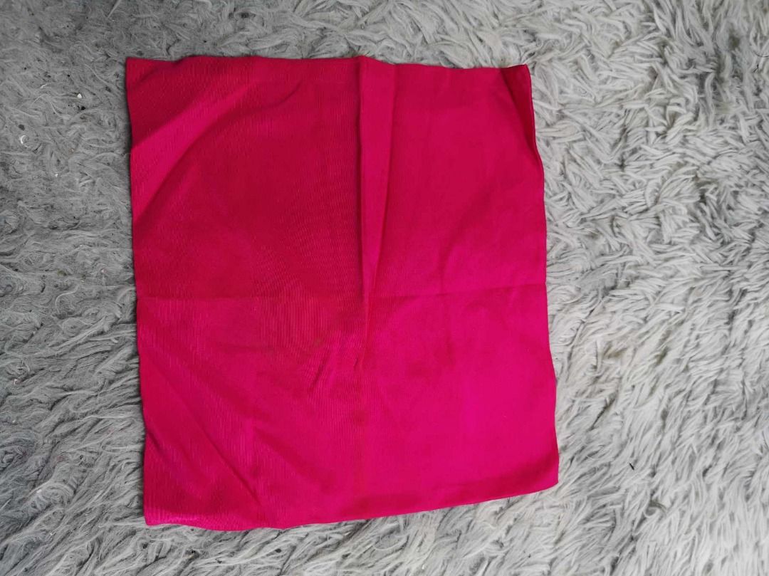 Red Soft handkerchief (Category: Handkerchief & Pocket Squares) located in Santa Cruz. Submitted by jmy_surplus.2 (Listing ID 1463123444, Image 1). Description: Size ; L - 11 W - 10.2 Color ; Red Type ; Handkerchief Brand ; No brand Material ; Cotton Style ; Red Cotton handkerchief LR 129 JMY 3 Batch #223.