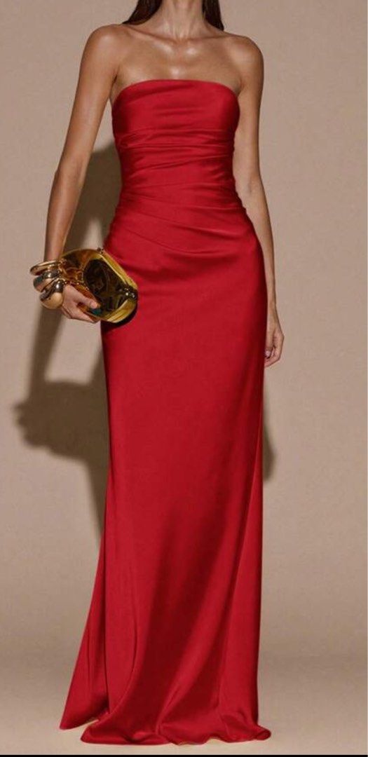 Red Strapless Floor Length Gown (Category: Evening dresses & gowns) located in Pasig City. Submitted by b.clothes. (Listing ID 1463281077, Image 1). Description: Beautiful red strapless gown. Floor length with a flattering silhouette. The fabric has a nice sheen. Great for formal events or parties. Bust: 35.4 in, Waist Size: 28.7 in, Hip Size: 39.8 in, Length: 46.3/56.7 in.