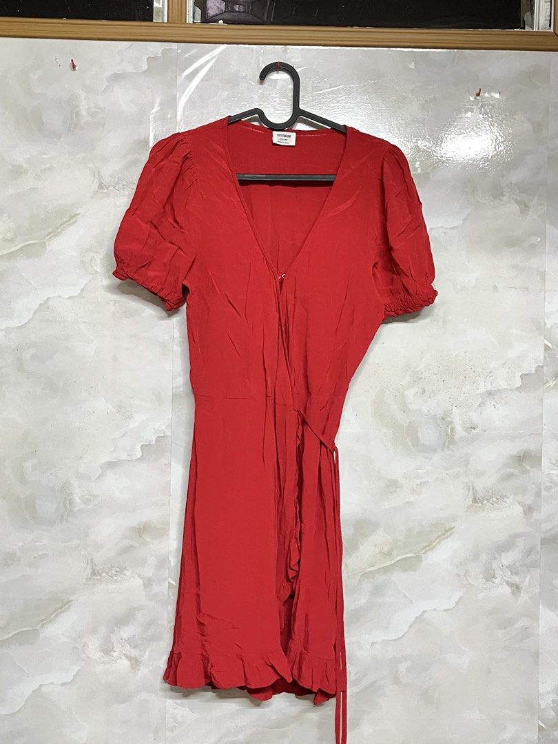 Red Wrap Dress | Cotton On (Category: Dresses) located in Paranaque City. Submitted by hearty444 (Listing ID 1463304271, Image 2). Description: ⋆˚꩜｡ - can fit xs - s rfs: declutterring DM me!.