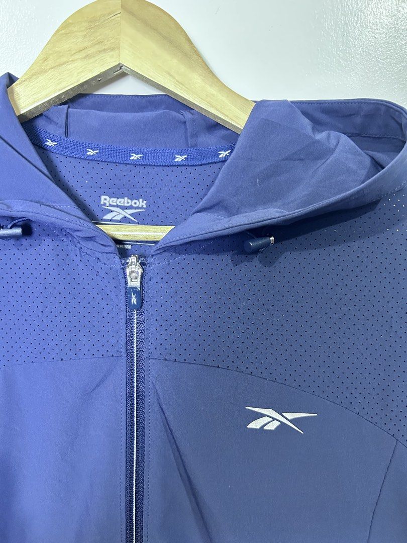 Reebok windbreaker (Category: Coats, Jackets and Outerwear) located in Cebu City. Submitted by thrift_grail (Listing ID 1463323084, Image 2). Description: Excellent condition Like new Size L on tag Dimes 19.5w 27L Color rate 9.5/10 Cebu city 📍.