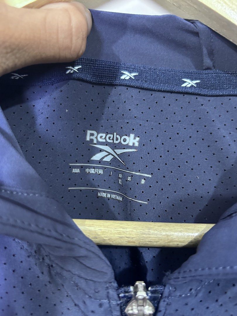 Reebok windbreaker (Category: Coats, Jackets and Outerwear) located in Cebu City. Submitted by thrift_grail (Listing ID 1463323084, Image 3). Description: Excellent condition Like new Size L on tag Dimes 19.5w 27L Color rate 9.5/10 Cebu city 📍.