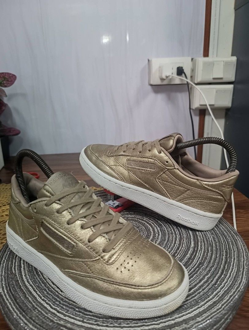 REEBOOK GOLD (22 Cm) LIKE NEW (Category: Announcements) located in Cavite. Submitted by annek_annek (Listing ID 1463295698, Image 3). Description: SIZE : 22CM CONDITION: GOOD AS NEW /LIKE NEW PLEASE SEND ME A MESSAGE FOR MORE DETAILS.