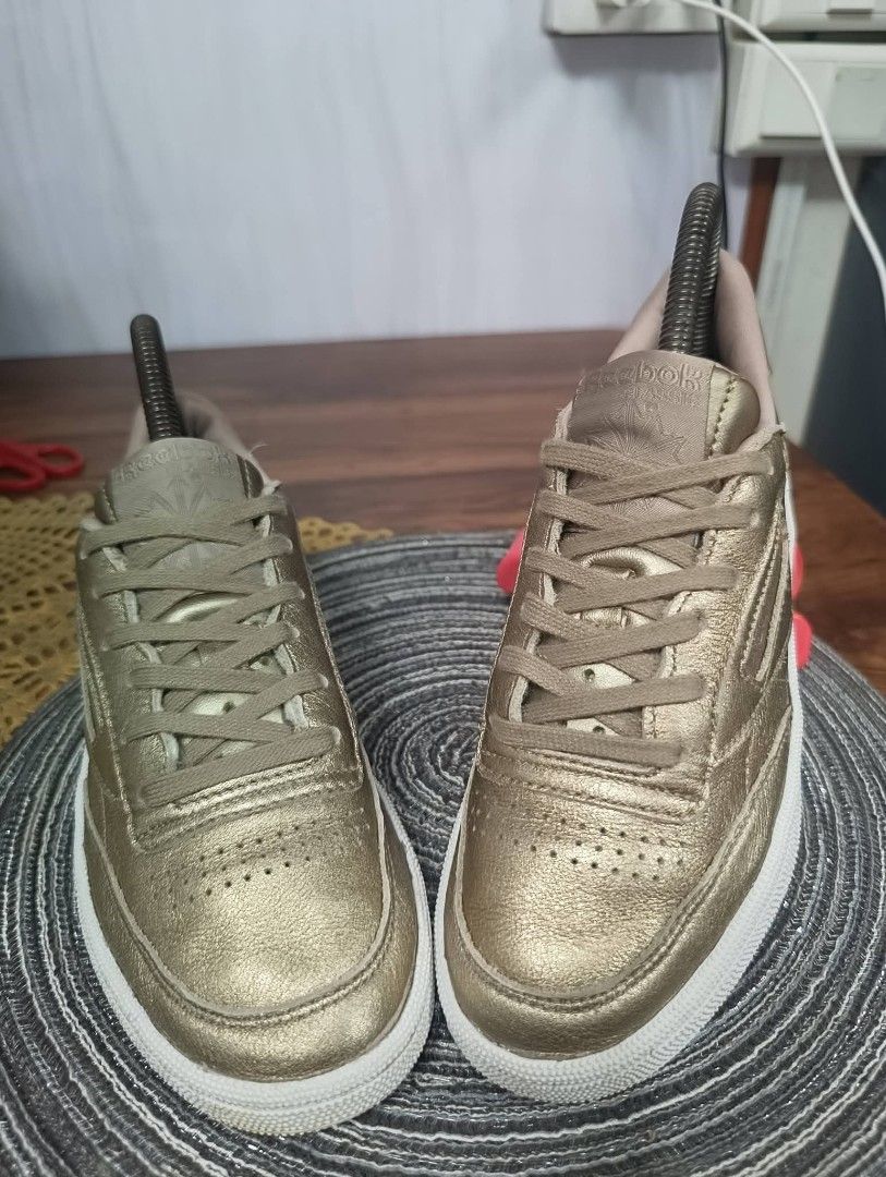 REEBOOK GOLD (22 Cm) LIKE NEW (Category: Announcements) located in Cavite. Submitted by annek_annek (Listing ID 1463295698, Image 1). Description: SIZE : 22CM CONDITION: GOOD AS NEW /LIKE NEW PLEASE SEND ME A MESSAGE FOR MORE DETAILS.
